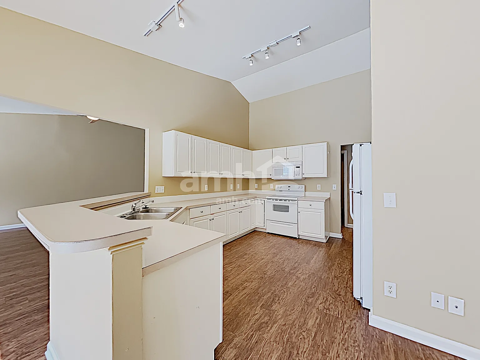4 bed, 3.0 bath, 2408 sqft, $2,625 — Photo 4