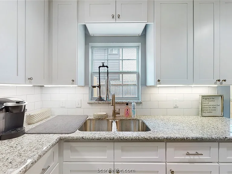 513 Boyett St #1 — Photo 8