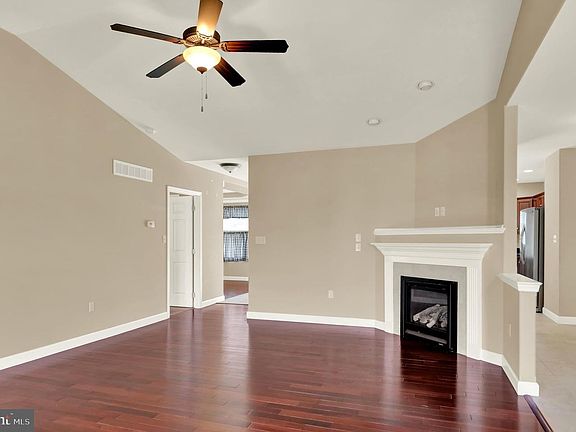 4th image of 658 Ebersole Rd
