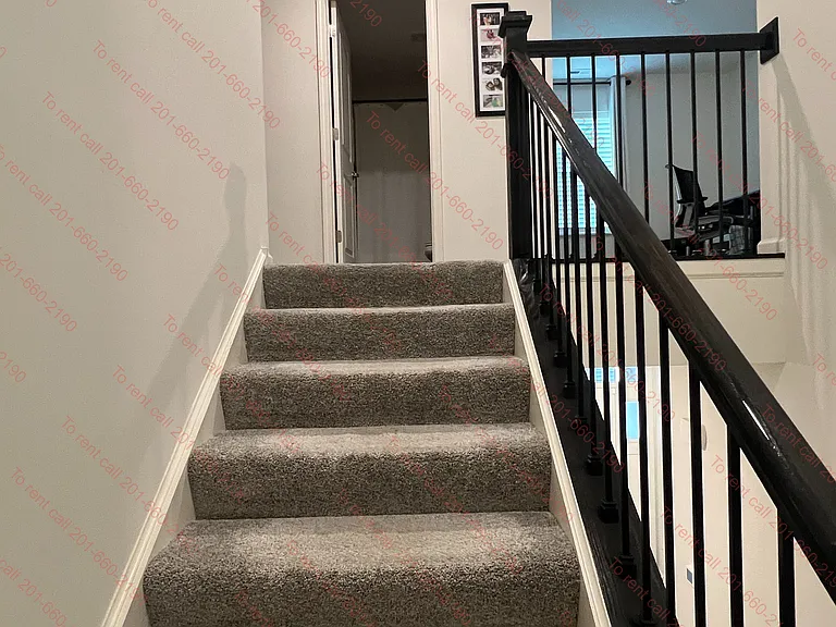 1060 Moraine Dr — Photo 11