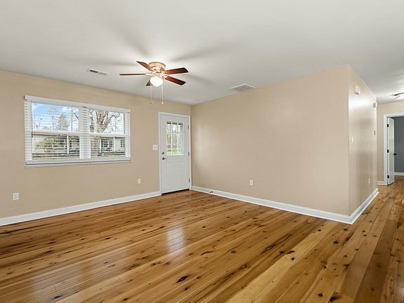 2nd image of 93 Oak Dr