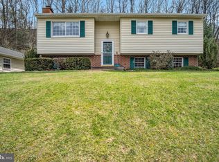 155 Greenbriar Rd, Elliottsburg, PA 17024