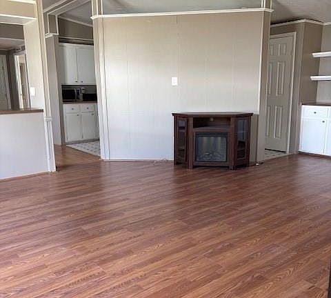 4th image of 489 Swan Ln
