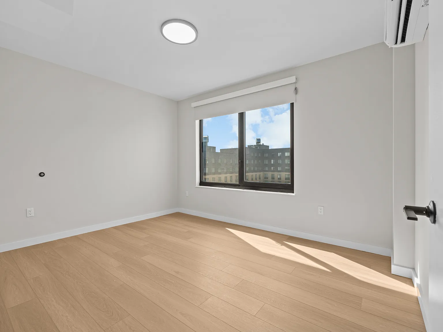 2905 West 17th Street — Photo 4