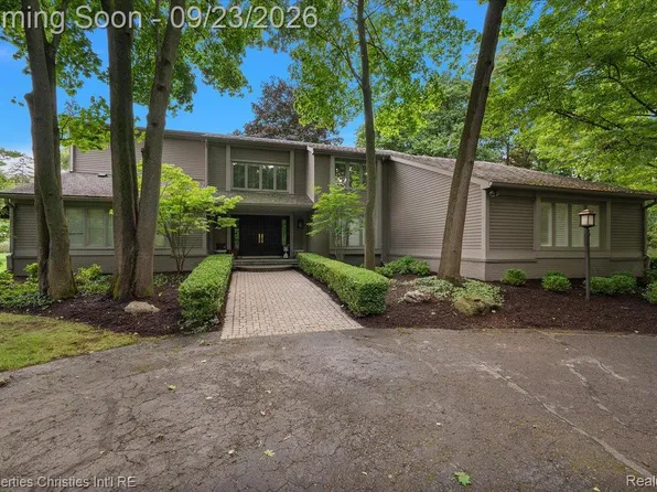 5640 Kolly Rd, Bloomfield Hills, MI 48301