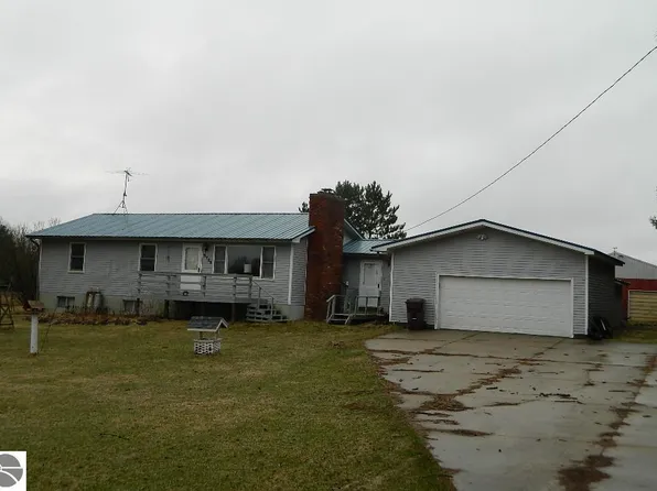 5735 Parker Rd, Gladwin, MI 48624