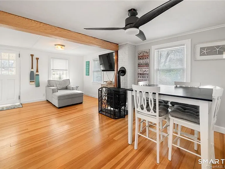 121 Shore Rd — Photo 12