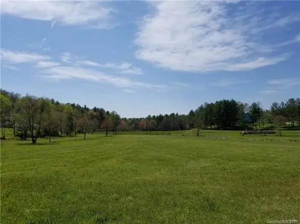 2508 Davis Mountain Rd, Hendersonville, NC 28739