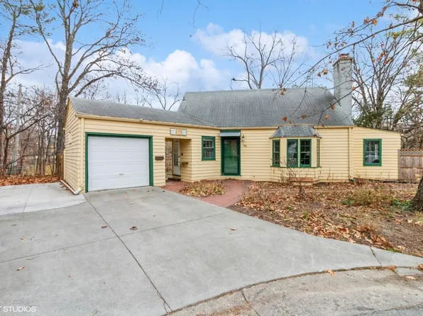 420 Briarwood Pl, Ames, IA 50014
