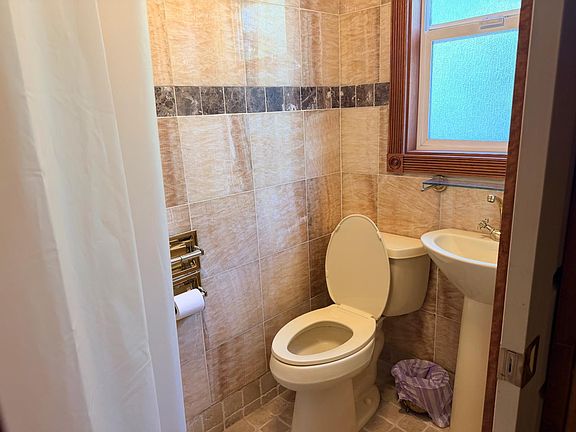 3rd image of 704 Natoma St