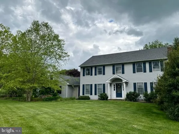 16 Violet Ln, West Grove, PA 19390