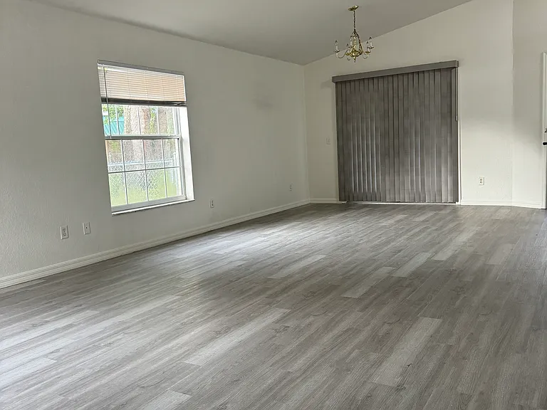120 Eagle Point Blvd — Photo 2