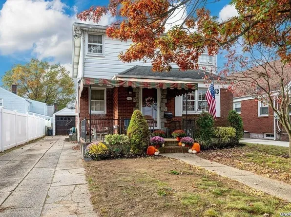 160 E Dover Street, Valley Stream, NY 11580