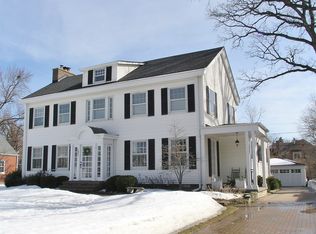 197 Woodside Rd, Riverside, IL 60546