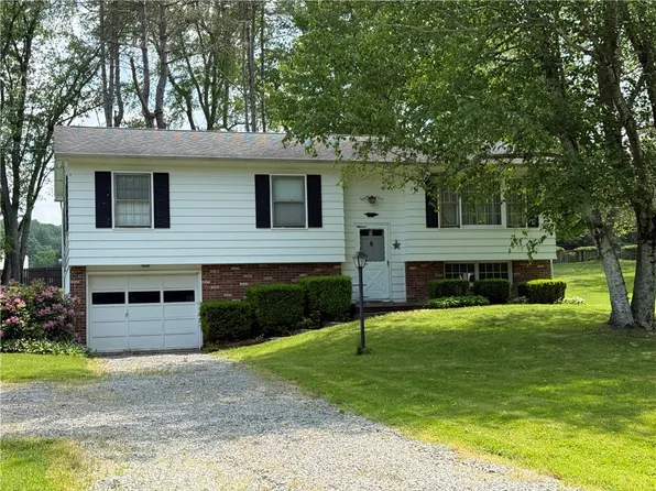 9 Oakview Dr, Greenville, PA 16125