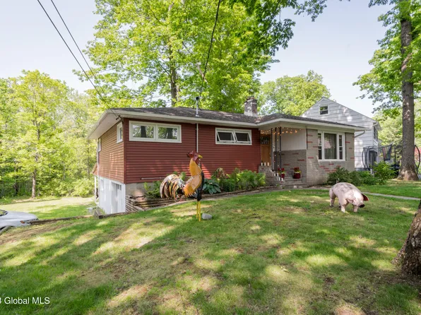 41 Woodside Dr, Glenville, NY 12302