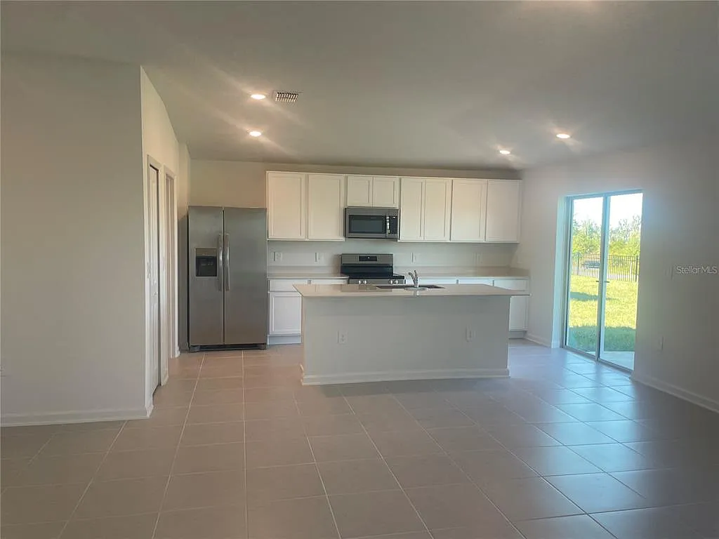 3 bed, 2.0 bath, 1487 sqft, $2,000 — Photo 4