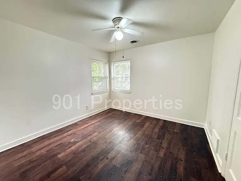 981 Chatwood St — Photo 10