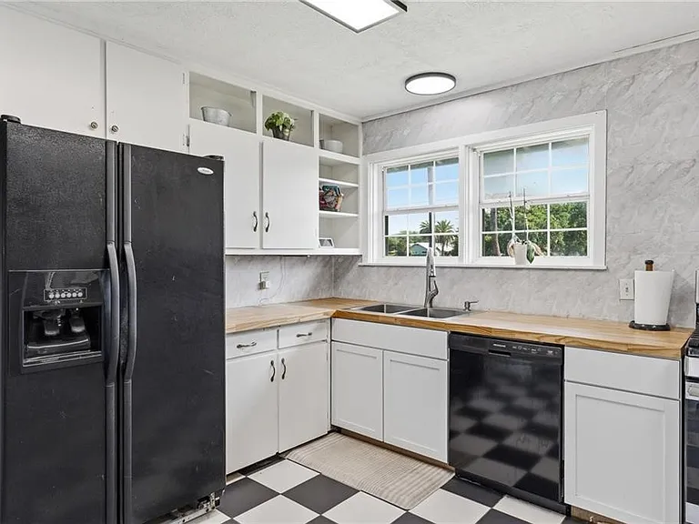 651 W Wilson Ave — Photo 15