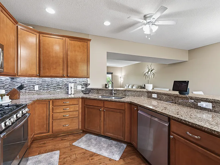 1806 Colonial Ln #4 — Photo 10