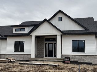 2000 Cedar Hill Ave SE, Dyersville, IA 52040