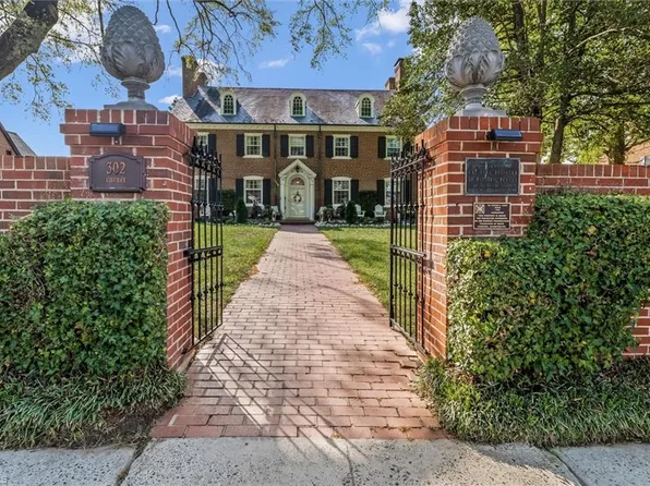 302 Cherry St, Mount Airy, NC 27030