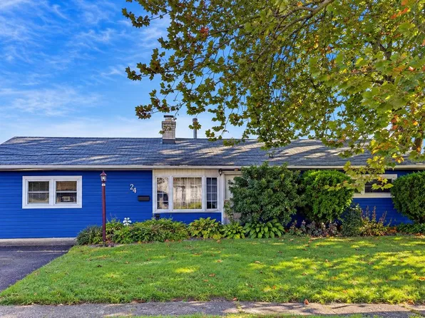 24 Dewberry Ln, Levittown, PA 19055