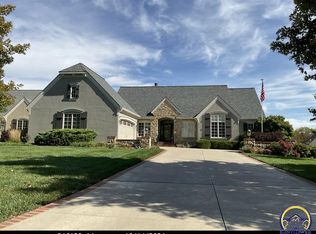 1012 SW Dartmoor Ln, Topeka, KS 66604