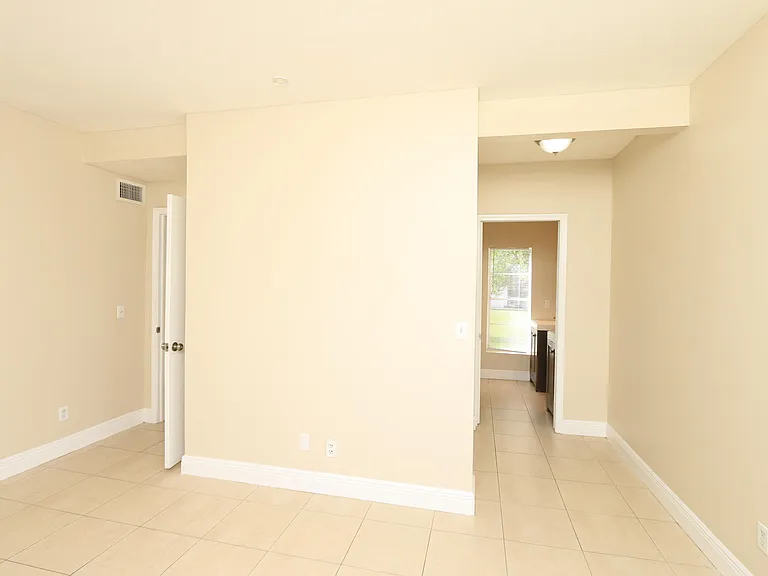4916 Silver Oak Dr — Photo 12