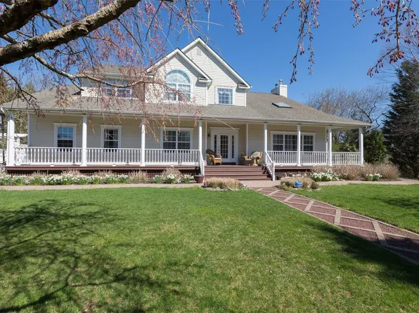 185 Grant Dr, Riverhead, NY 11901