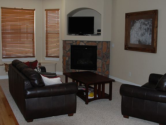 4th image of 889 Vernon Dr