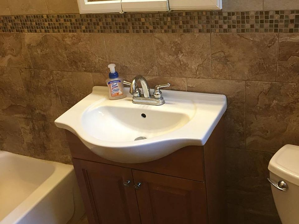 2nd image of 1856 Madison St APT 1R