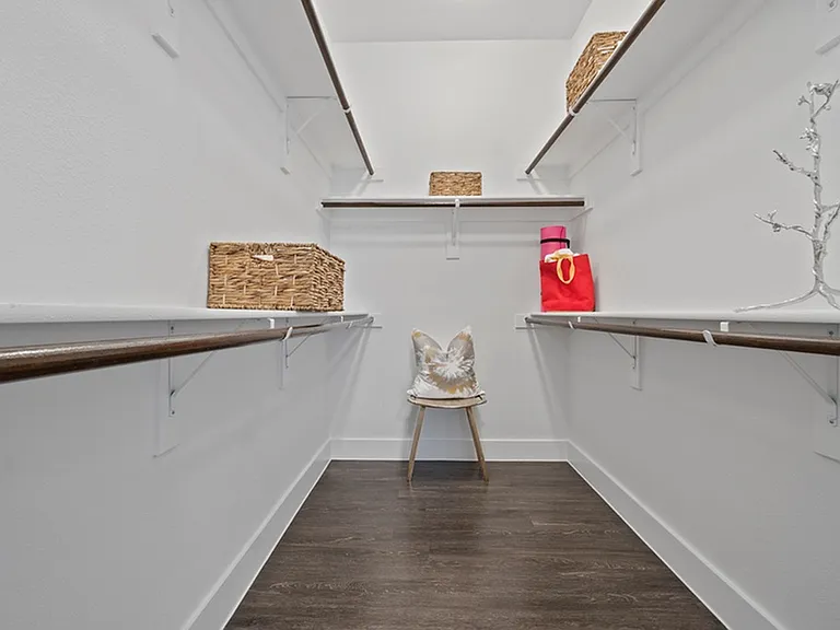 Walk-In Closet Walk-In Closet