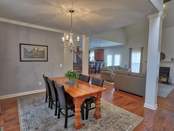 4th image of 104 Sheffield Dr
