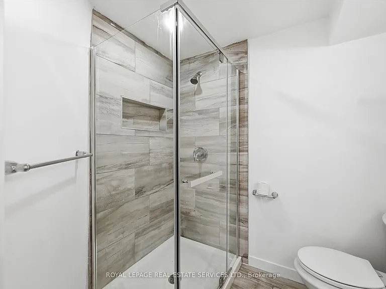 6 Greening Ct #LOWER — Photo 18
