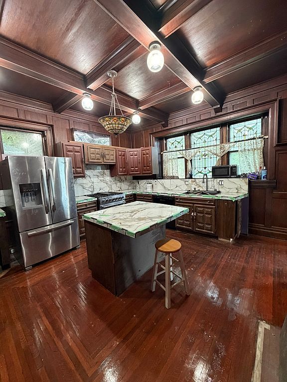 1031 NE Glen Oak Ave - Property Image