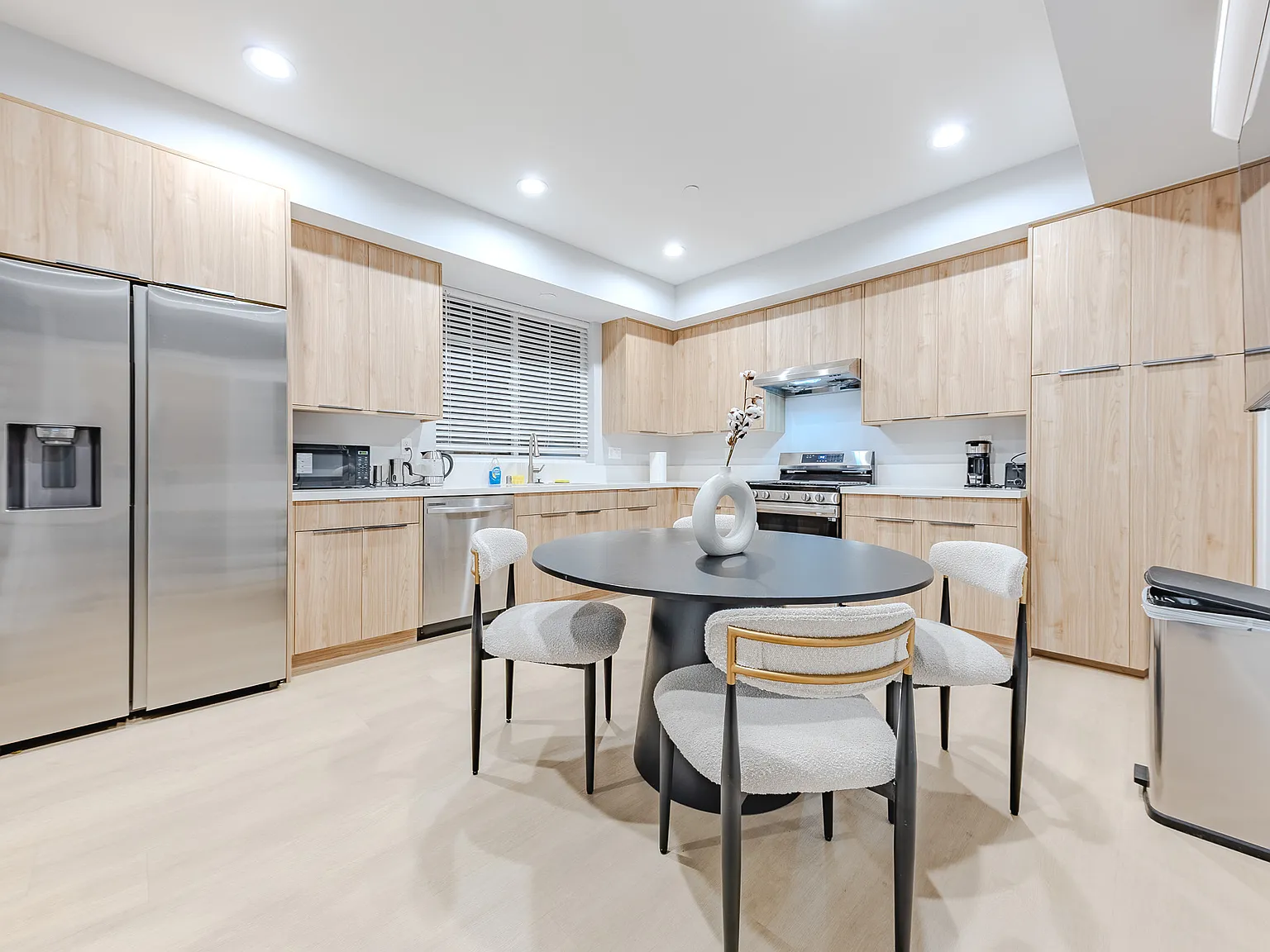 2 bed, 1100 sqft, $6,500 — Photo 2