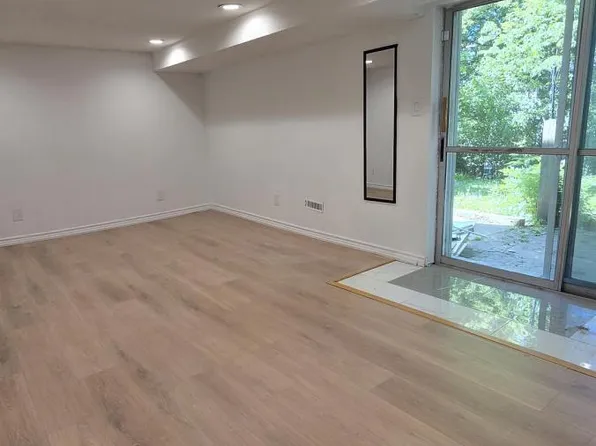 735 Pam Cres #Basement, Newmarket, ON L3Y 5B7