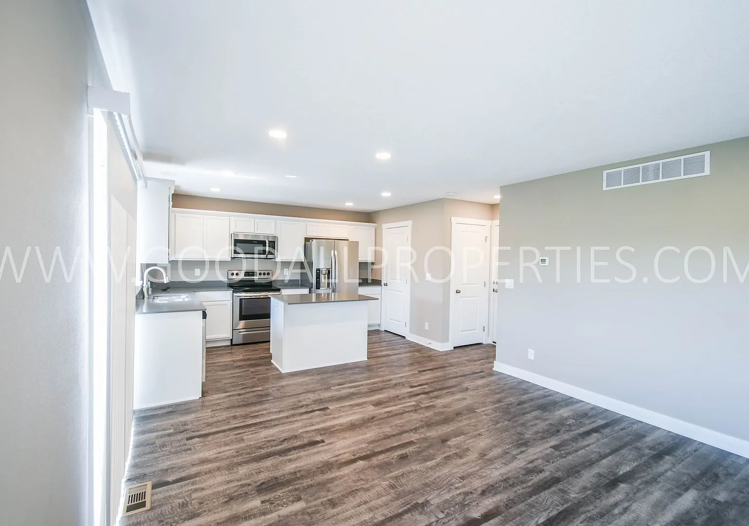 Beautiful two story with 4 Bed, 2.5 Bath Home in De Soto. — Photo 4