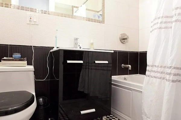 Rented by The Hamilton Group | media 21