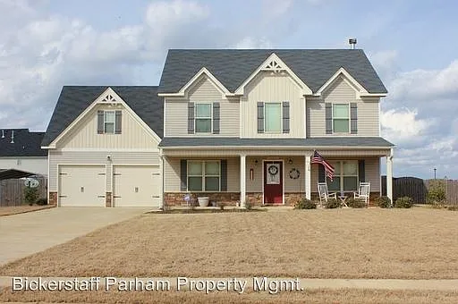 10 Memorial Dr photo 1