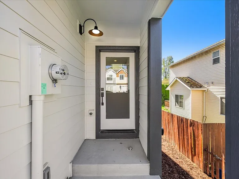 5860 SE 18th St — Photo 5