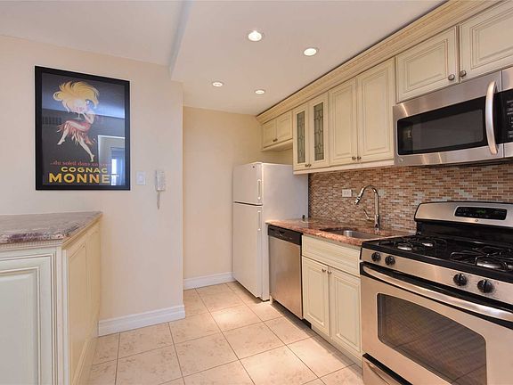 2nd image of 12510 Queens Blvd APT 2106