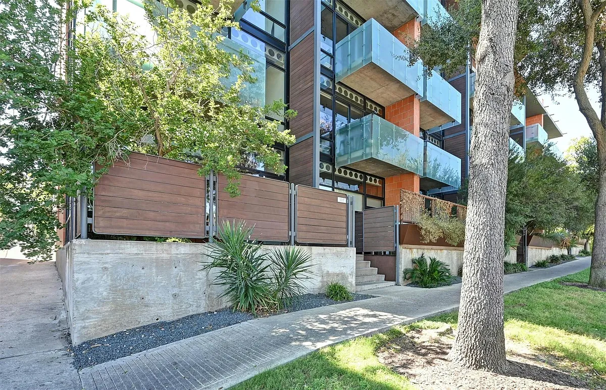 Building Photo - 1401 Eva St #107