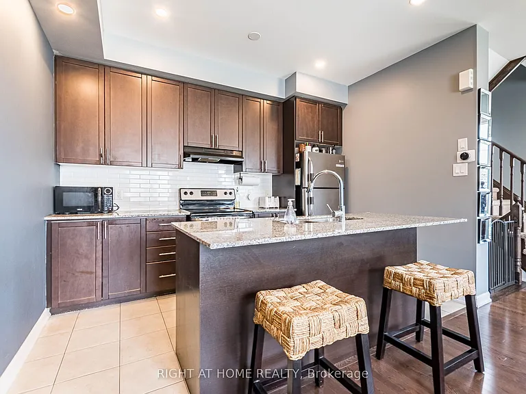 165 Hampshire Way #61 — Photo 19