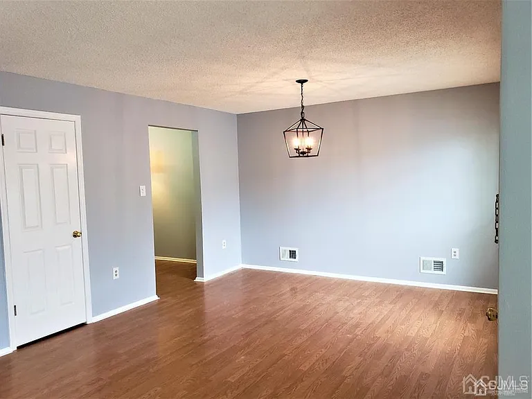 19 Goodwin Dr — Photo 3