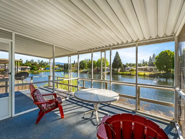 286 Lakeview Dr, Grants Pass, OR 97526