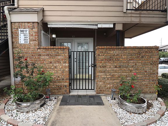 2nd image of 9817 Walnut St #103