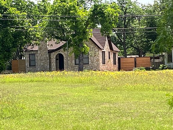 4th image of 3803 Red River St