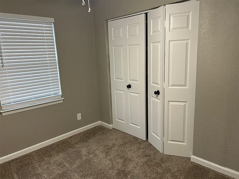 220 N Bernice Dr — Photo 10
